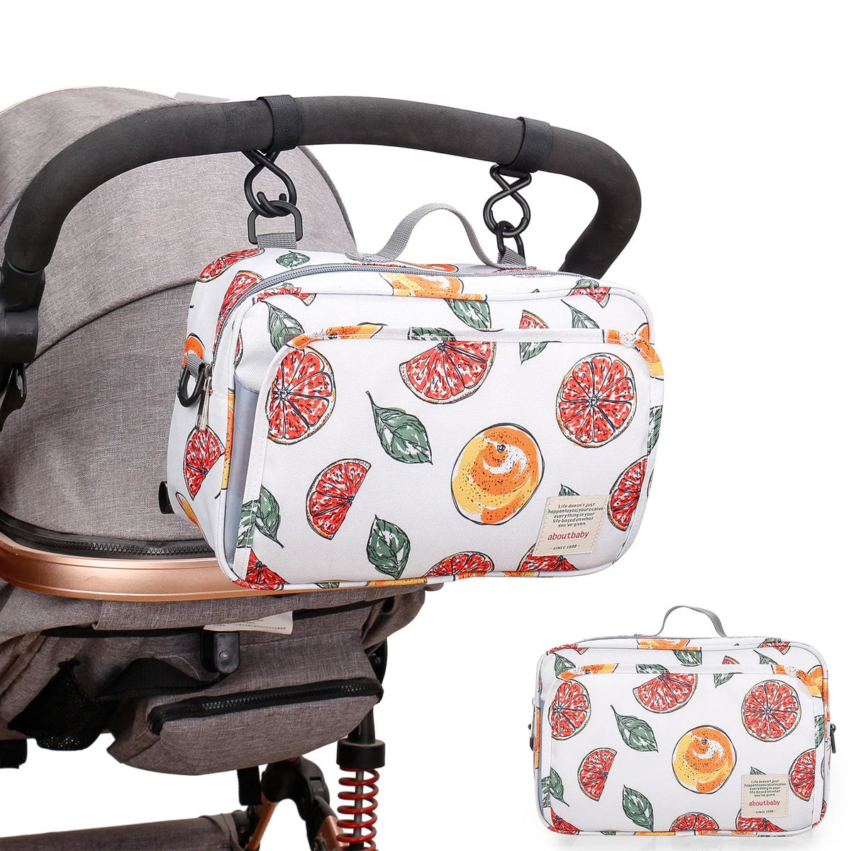 Détail rapproché du tissu imprimé et des finitions du sac à langer